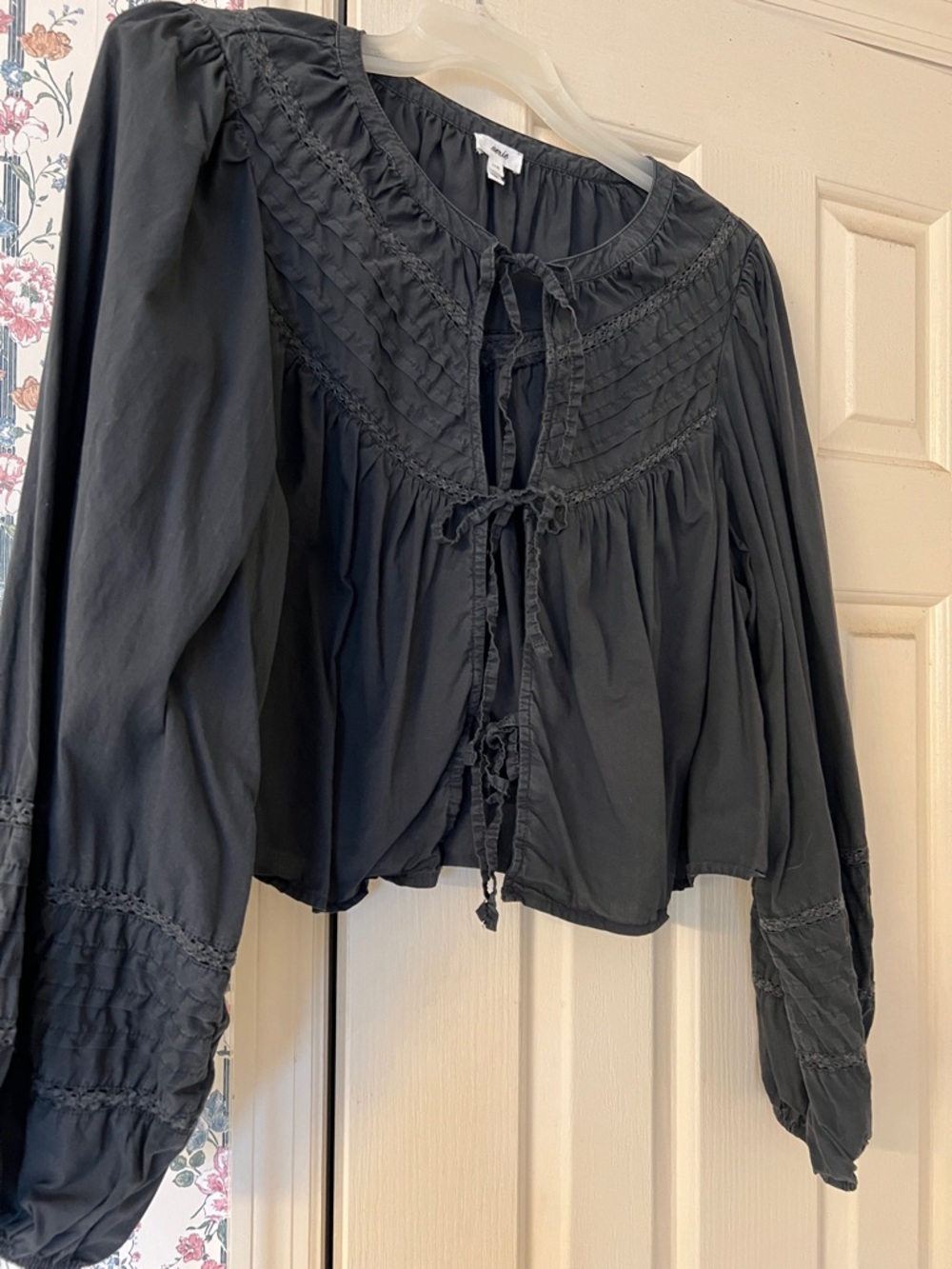 Aerie women’s black tie top size L
